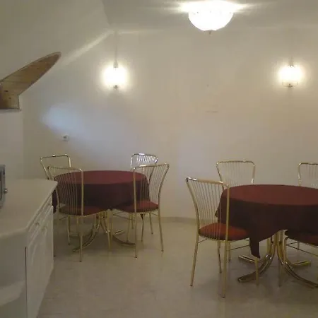 Enter Apartmanhaz Pensionat *