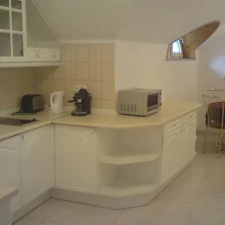 Enter Apartmanhaz *