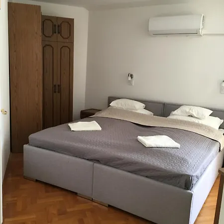 Enter Apartmanhaz
