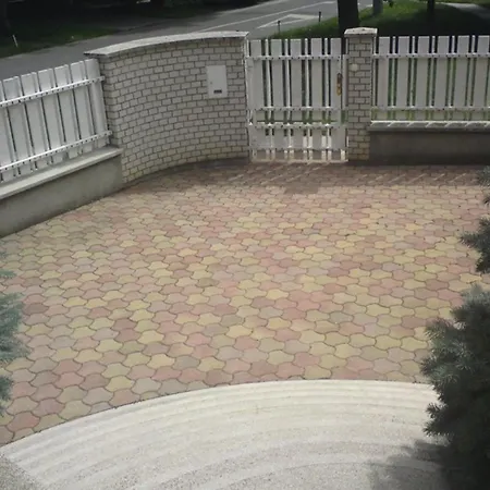 Enter Apartmanhaz Pensionat *